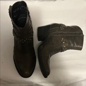 BORN Studded Leather Ankle Boots - Brown. SIZE 8